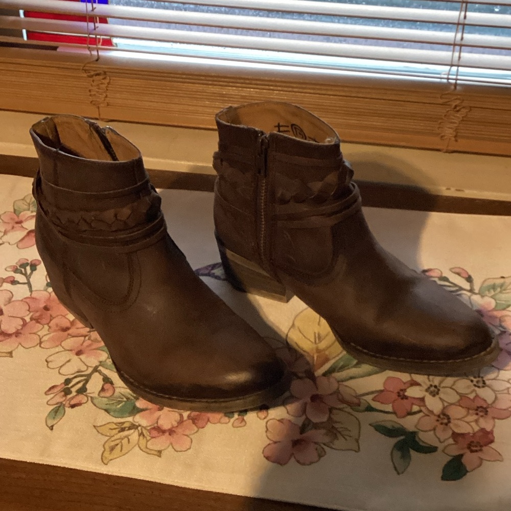 Women's Circle G Leather Brown Braided  Ankle Boots